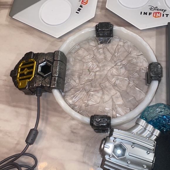 Disney Infinity Portal , Lego Dimensions, Portal of Power & Skylander Traptanium - Picture 3 of 7